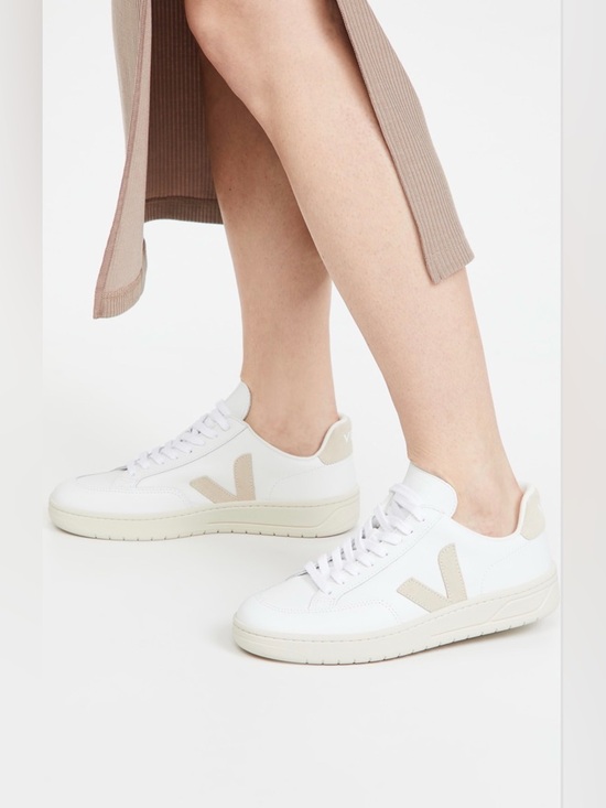 Veja Shoes - Veja White Sneakers V-12 Leather
sz 41
